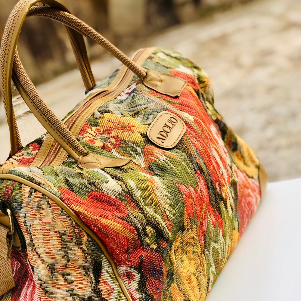 Adolfo duffel bag🌼🍃